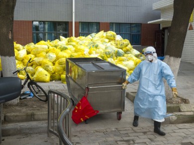 Hiện trạng và biện pháp thu gom xử lý chất thải y tế trong đợt bùng dịch COVID mới tại Việt Nam